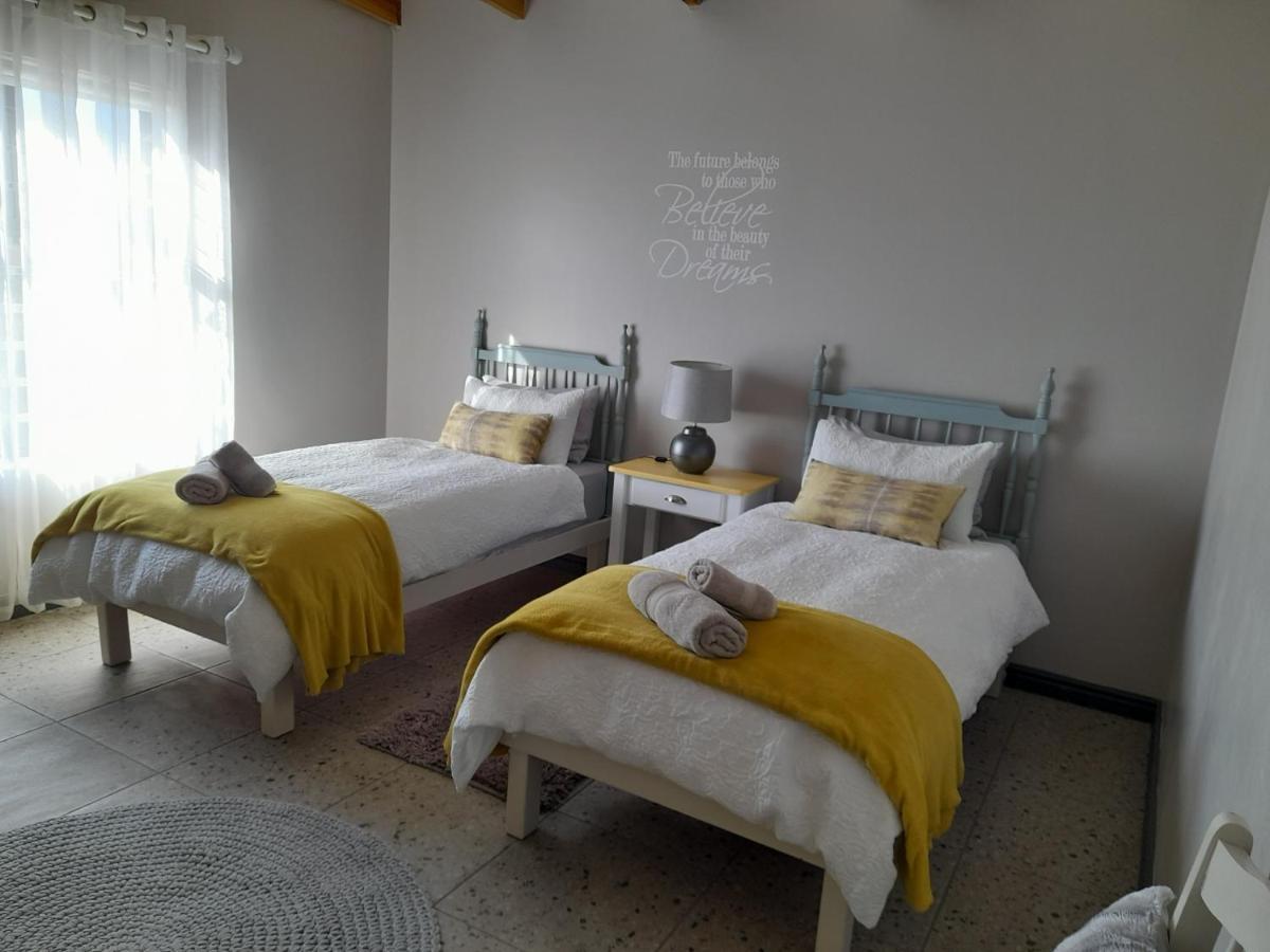 Camelot Cottages Langebaan Ngoại thất bức ảnh